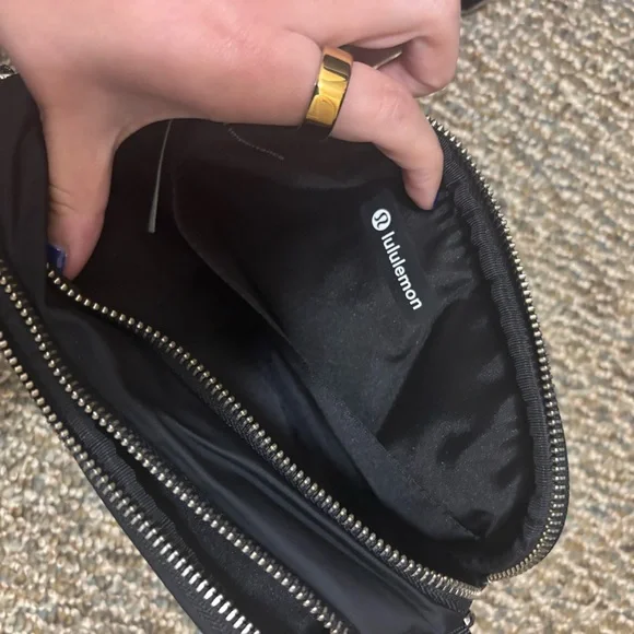 lululemon athletica Black Camera Crossbody - Picture 5 of 6